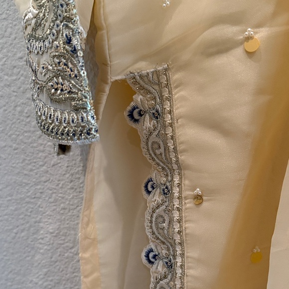 Elegant Yellow Cream Embellished Kurta - Picture 4 of 6